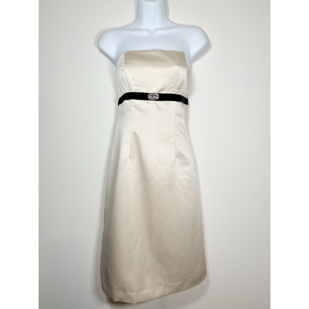 NEW White House Black Market Ivory and Black Strapless Fitted Dress Size 6